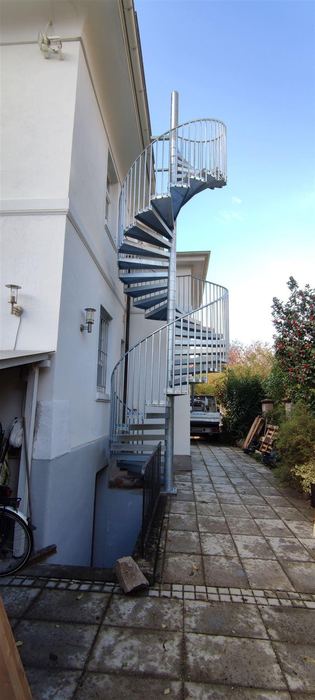 Spindeltreppe aus verzinktem Stahl